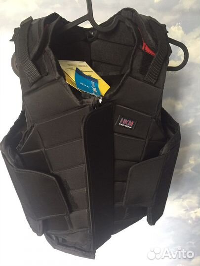 Новый защитный жилет HKM для верховой езды