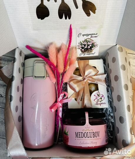 Подарок на 8 Марта девушке, коллеге, учителю