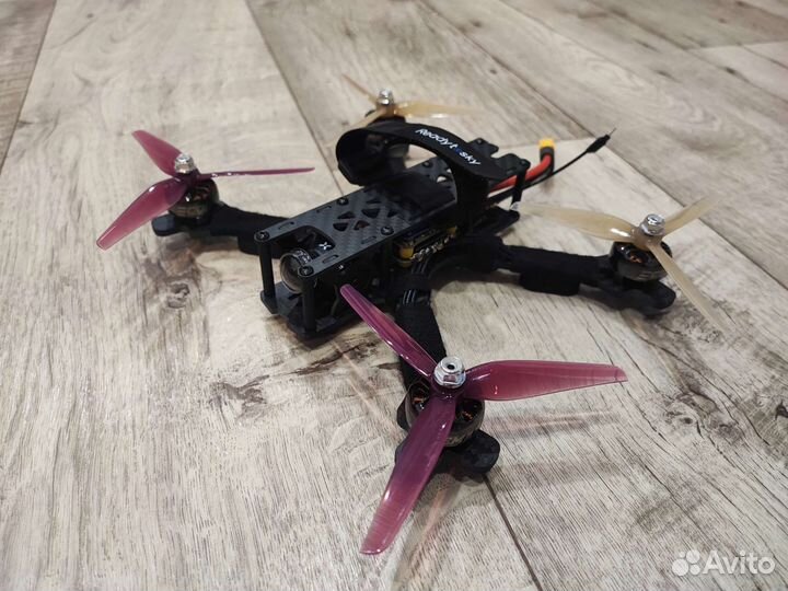 FPV квадрокоптер дрон