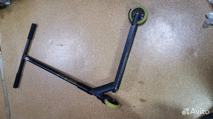 Самокат трюковый Duker 303 black/yellow 1/4