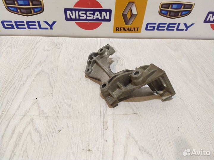 Кронштейн крепление навесного оборудования площадк