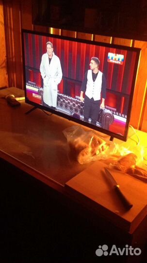 Телевизор ЖК 82 см