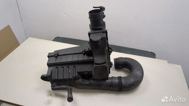 Корпус воздушного фильтра Volkswagen Caddy, 2009