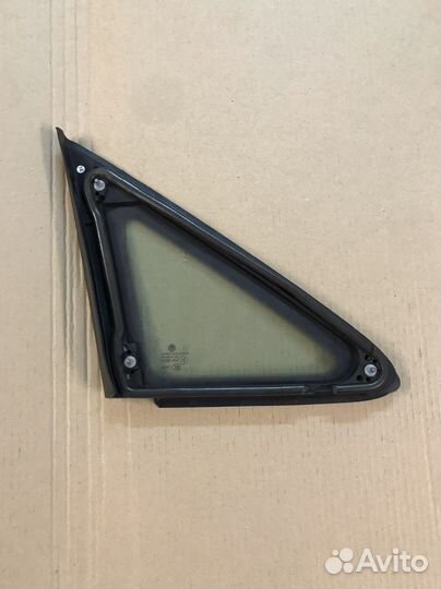 Стекло кузова переднее левое VW Touran 1T