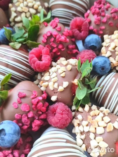 Клубника в шоколаде конфеты шоколад цветы гипсофил