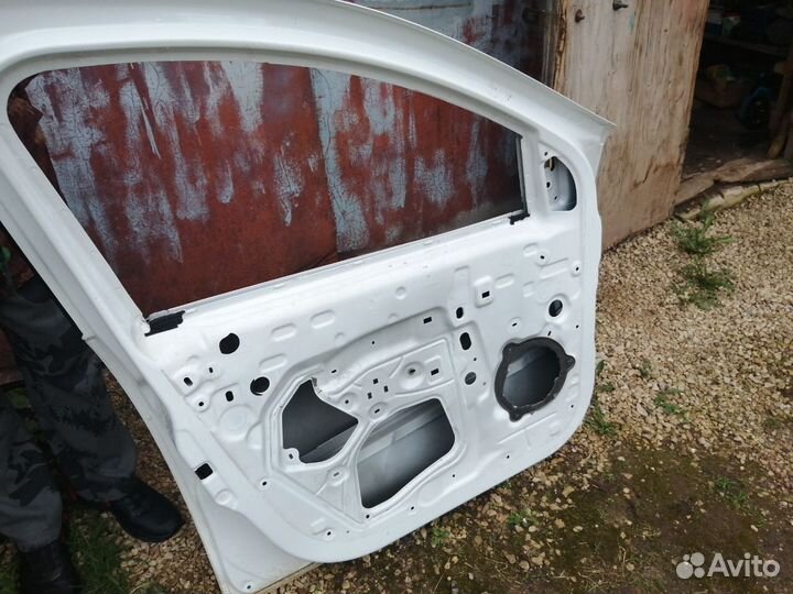 Продаю дверь (водительскую) Renault Logan 2018