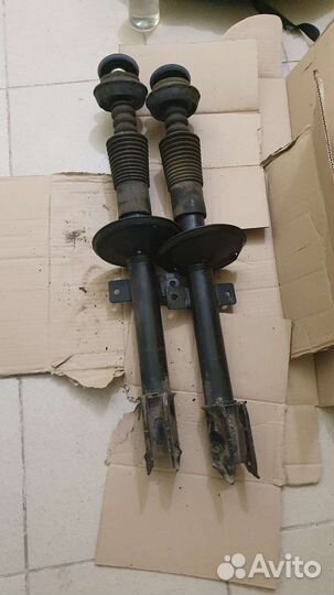 Амортизатор задний renault kaptur 4wd оригинальный