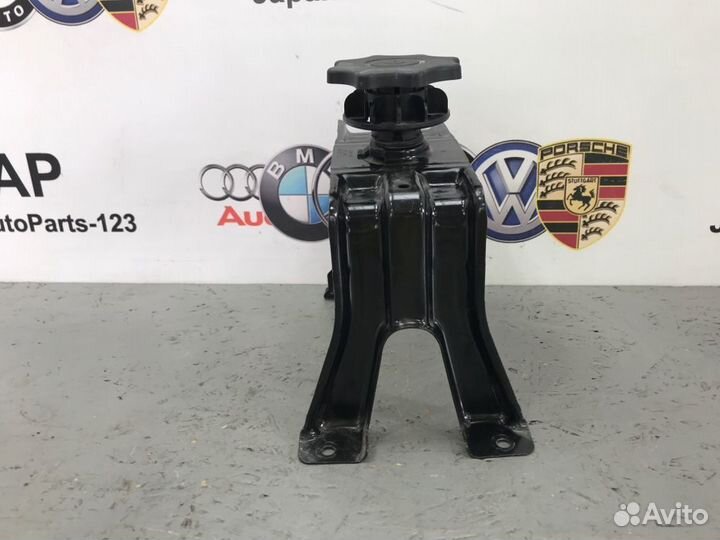 Крепление аккумулятора Audi A5 8T cdnc 2011