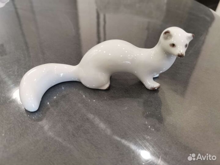 Фарфоровая статуэтка Ласка