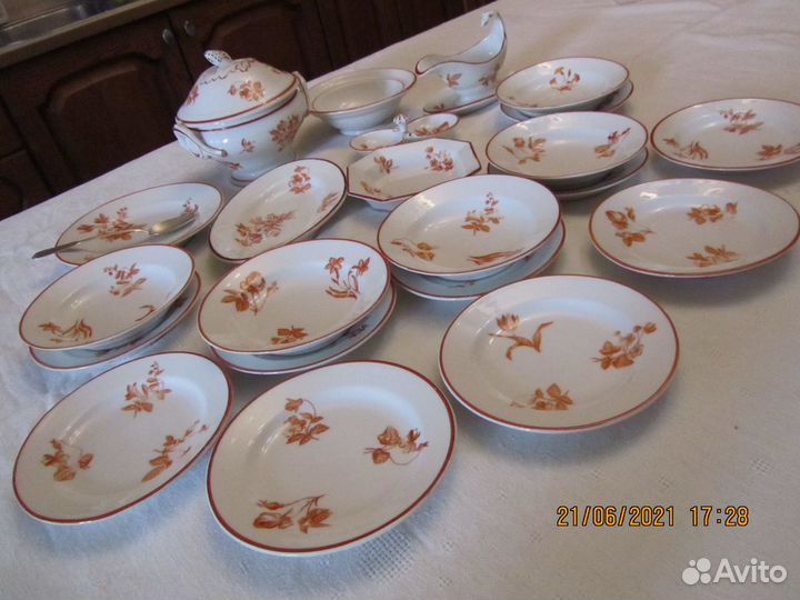 Детский фарфоровый столовый сервиз.Редкость