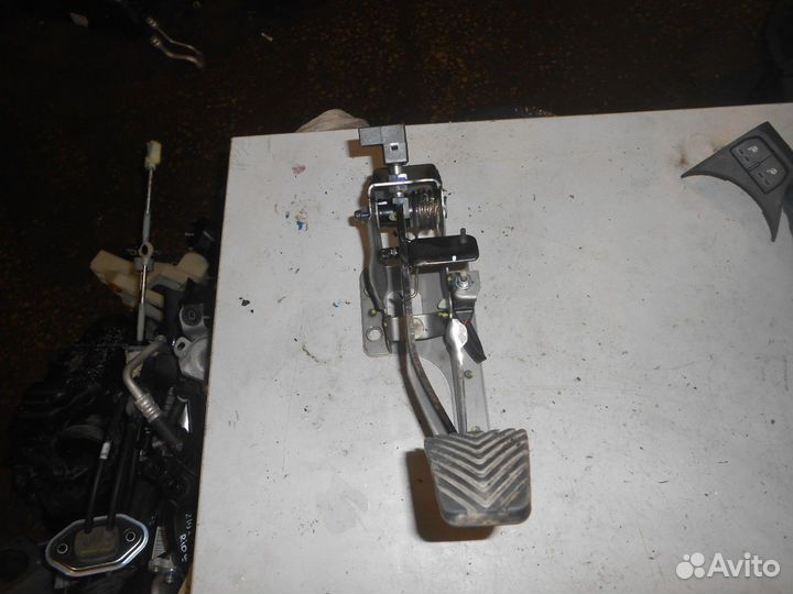 Педаль сцепления (Hyundai Solaris, Kia Rio)