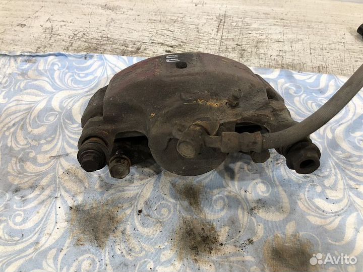 Суппорт тормозной передний Toyota Carina AT190