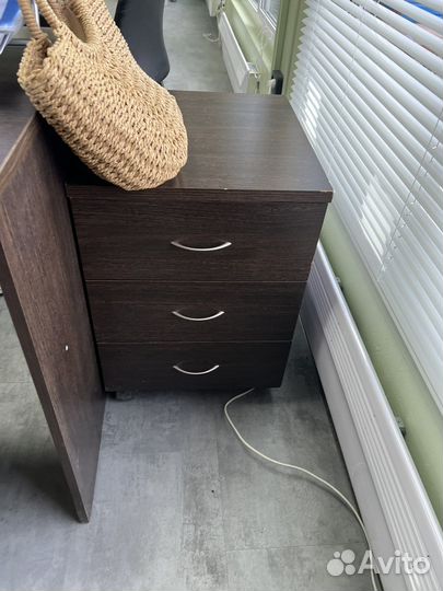 Мебель офисная столы, тумбочки, шкафы