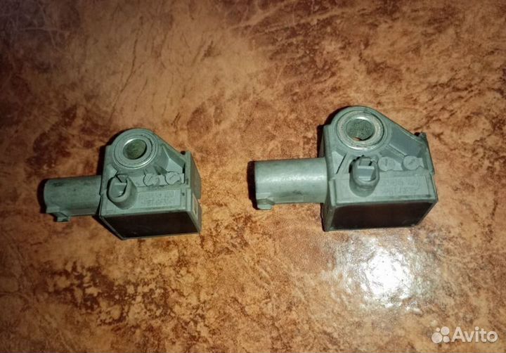 Датчик удара мерседес С 204 А 2048201985