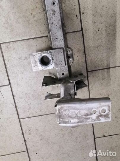 Поперечная балка радиатора Mercedes