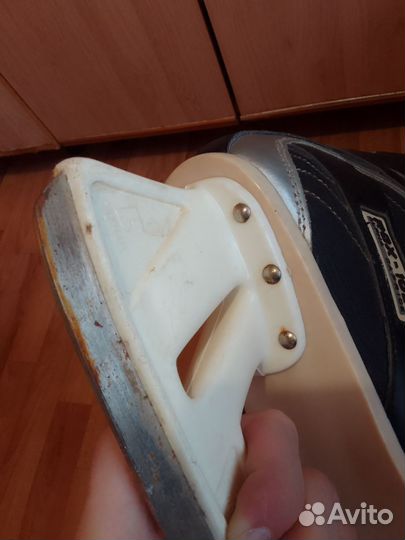 Хоккейные коньки