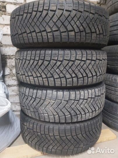 Pirelli Ice Zero 215/60 R16 99H