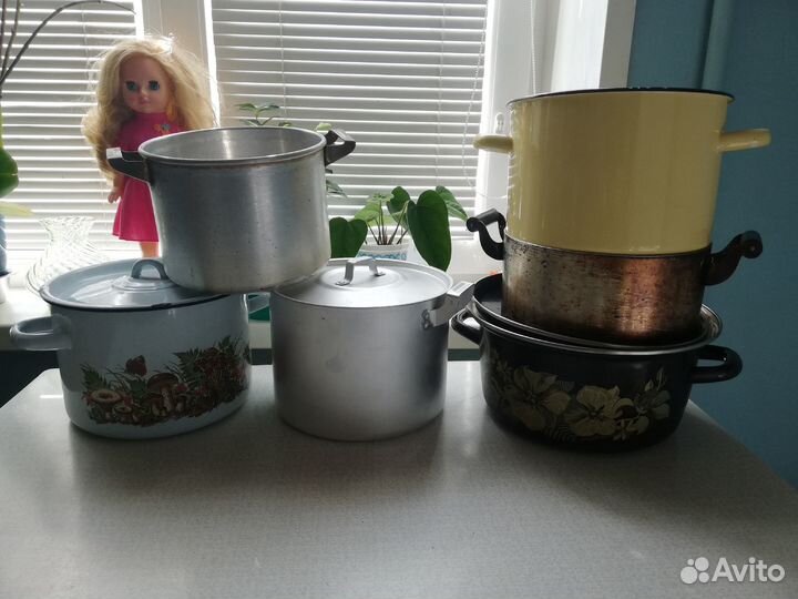 Посуда, кастрюли, сковороды, бидон, миски