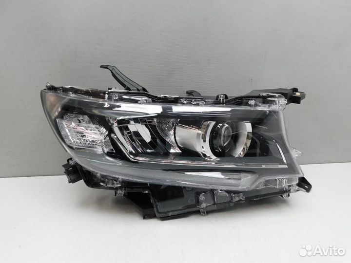 Фара правая Toyota Land Cruiser Prado