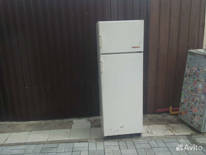 Холодильник двухкамерный сименс