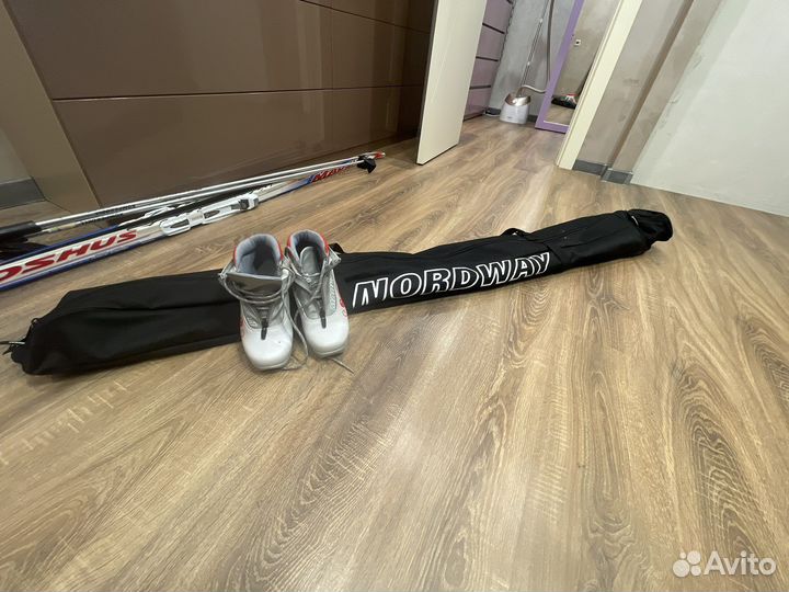 Беговые лыжи с ботинками 36 размер
