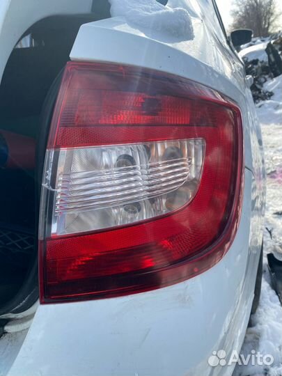 Фонарь задний правый Skoda Rapid 1