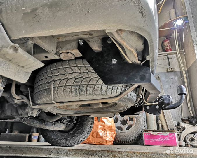 Фаркоп на Toyota Granvia 95-02/Grand Hiace