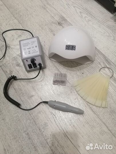 Маникюрный набор с лампой