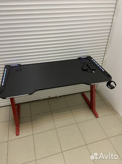 Компьютерный стол с подсветкой RGB