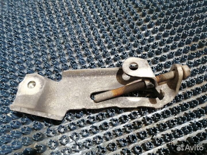 Натяжитель ремня генератора Toyota Noah