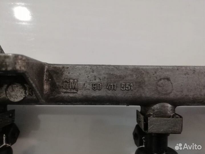 Рампа топливная GM 90411551 в сборе