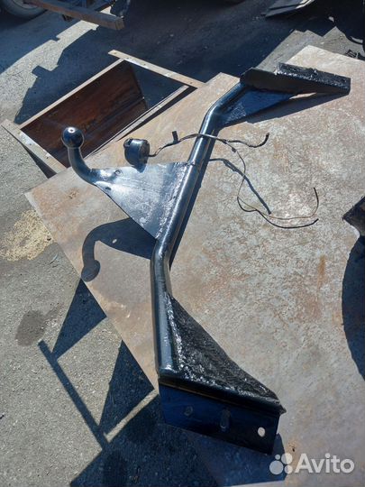 Фаркоп на Ниссан tino