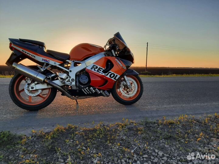 Honda cbr 919 rr fireblade