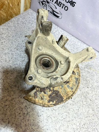 Кулак поворотный передний правый Chevrolet Captiva