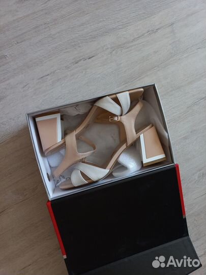 Босоножки женские 39 размер