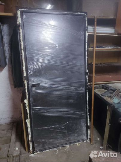 Дверь входная металлическая от застройщика