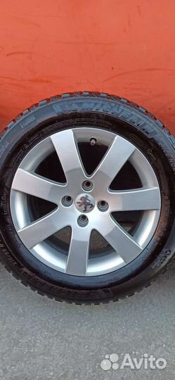 Michelin X-Ice North 4 215/55 R16