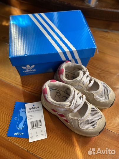 Оригинальные кроссовки adidas