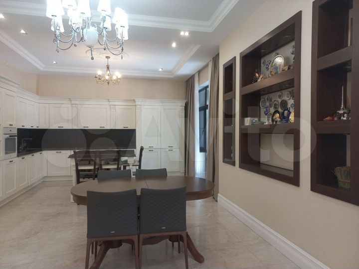 Коттедж 363,1 м² на участке 10,5 сот.