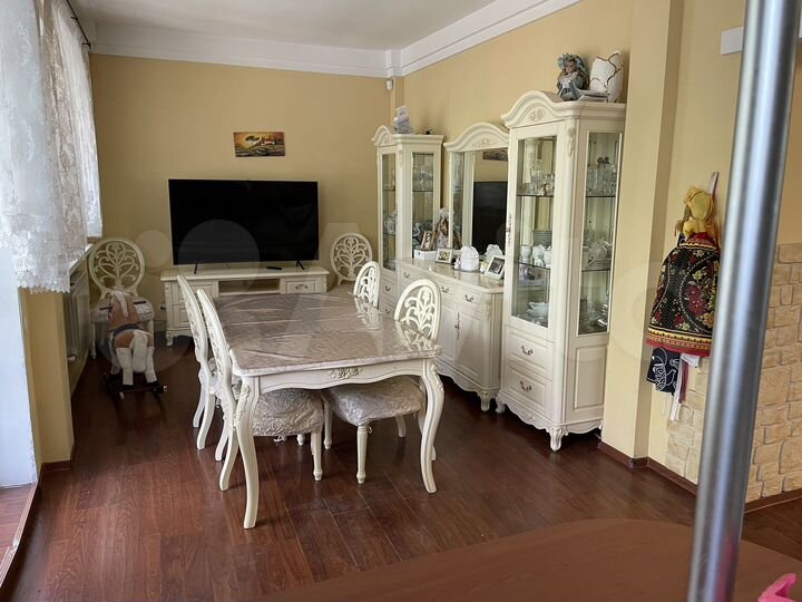 Дом 225 м² на участке 8 сот.