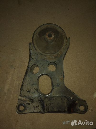 Опора двигателя задняя Nissan Primera P12