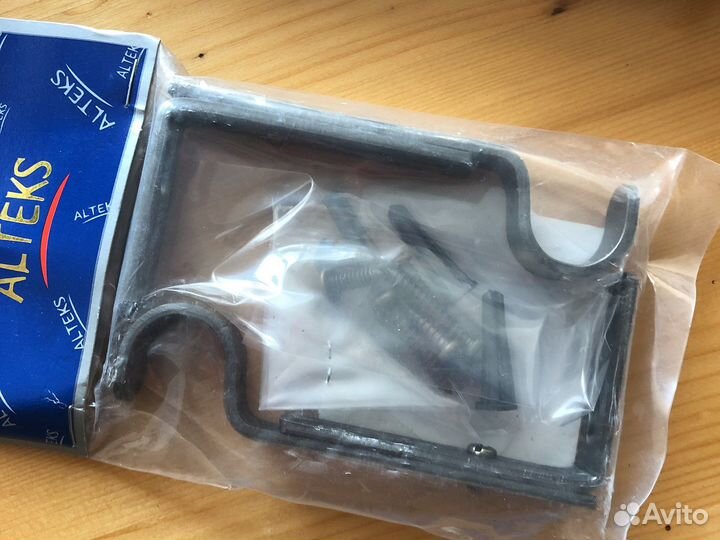 Кронштейн наконечник для карниза