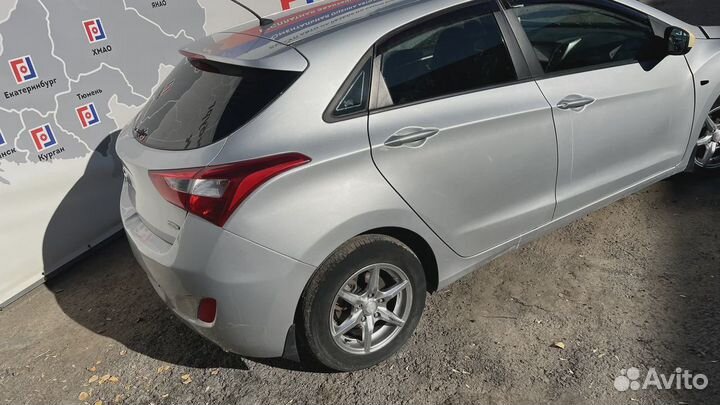 Рычаг задний нижний правый Hyundai i30 (GD) 55210-A6100