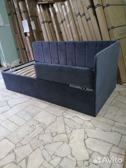 Детская кровать с мягкой спинкой С