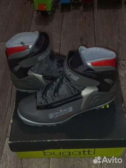 Лыжные ботинки