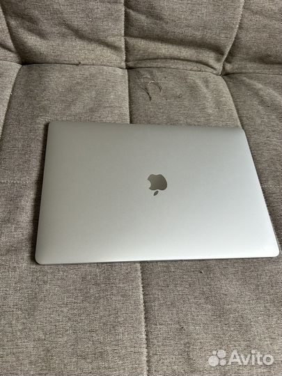 Apple MacBook Pro 15-inch 16/512Gb TouchBar Silver