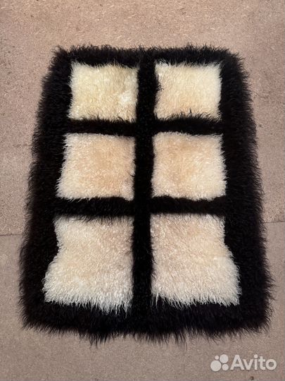 Плед из овечьих шкур