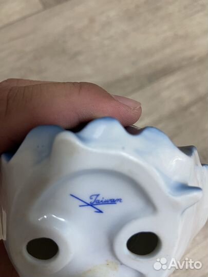 Статуэтка фарфоровая