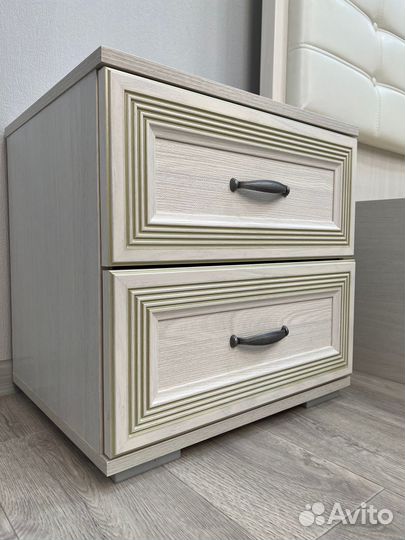 Тумба прикроватная