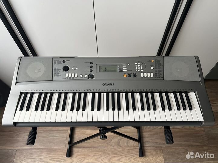 Синтезатор Yamaha PSR-R300
